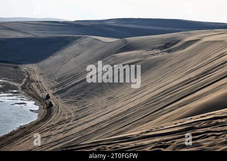 Doha, Katar. Oktober 2023. Alfa Romeo F1 Team - Desert Dune Buggy Experience. Formel-1-Weltmeisterschaft, Rd 18, großer Preis von Katar, Mittwoch, 4. Oktober 2023. Doha, Katar. Quelle: James Moy/Alamy Live News Stockfoto