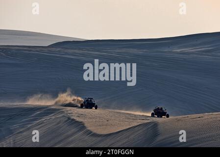 Doha, Katar. Oktober 2023. Alfa Romeo F1 Team - Desert Dune Buggy Experience. Formel-1-Weltmeisterschaft, Rd 18, großer Preis von Katar, Mittwoch, 4. Oktober 2023. Doha, Katar. Quelle: James Moy/Alamy Live News Stockfoto