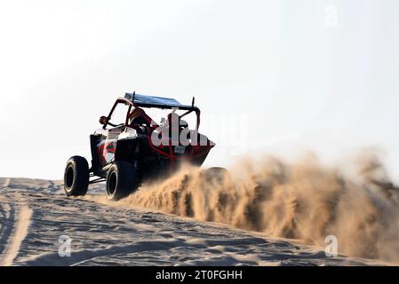 Doha, Katar. Oktober 2023. Alfa Romeo F1 Team - Desert Dune Buggy Experience. Formel-1-Weltmeisterschaft, Rd 18, großer Preis von Katar, Mittwoch, 4. Oktober 2023. Doha, Katar. Quelle: James Moy/Alamy Live News Stockfoto