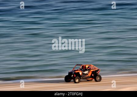 Doha, Katar. Oktober 2023. Alfa Romeo F1 Team - Desert Dune Buggy Experience. Formel-1-Weltmeisterschaft, Rd 18, großer Preis von Katar, Mittwoch, 4. Oktober 2023. Doha, Katar. Quelle: James Moy/Alamy Live News Stockfoto