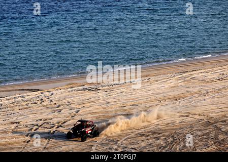 Doha, Katar. Oktober 2023. Alfa Romeo F1 Team - Desert Dune Buggy Experience. Formel-1-Weltmeisterschaft, Rd 18, großer Preis von Katar, Mittwoch, 4. Oktober 2023. Doha, Katar. Quelle: James Moy/Alamy Live News Stockfoto