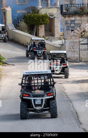 Safari im Geländewagen auf der Insel zakynthos in griechenland, Abenteuer mit Geländewagen in zante griechenland Stockfoto