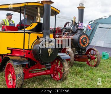 Low Ham.Somerset.Vereinigtes Königreich.23. Juli 2023.Ein Paar Miniatur-Traktionsmotoren sind auf der Somerset Dampf- und Country-Show zu sehen Stockfoto