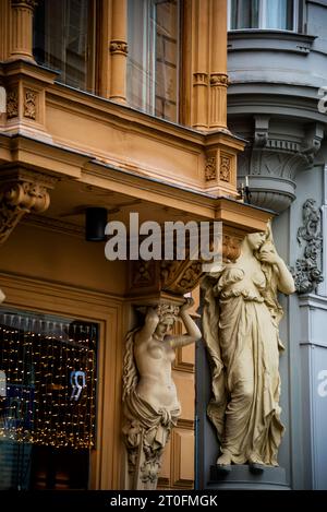 Jugendstil und barocke architektonische Details in Wien, Österreich. Stockfoto