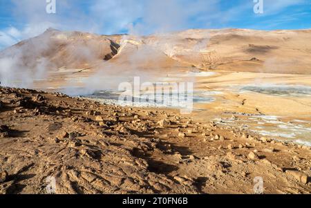 Fumerole und Schlammtöpfe Hverir-Námafjall Geothermalgebiet, Island Stockfoto