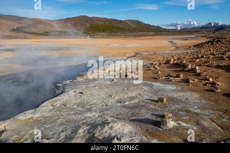 Fumerole und Schlammtöpfe Hverir-Námafjall Geothermalgebiet, Island Stockfoto