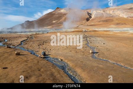 Fumerole und Schlammtöpfe Hverir-Námafjall Geothermalgebiet, Island Stockfoto