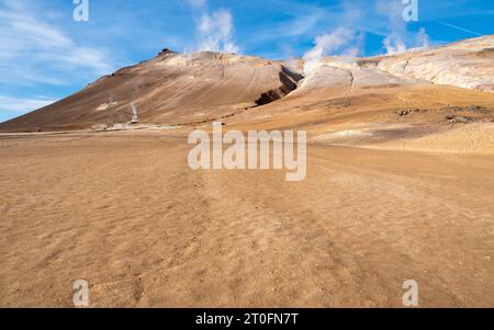 Fumerole und Schlammtöpfe Hverir-Námafjall Geothermalgebiet, Island Stockfoto