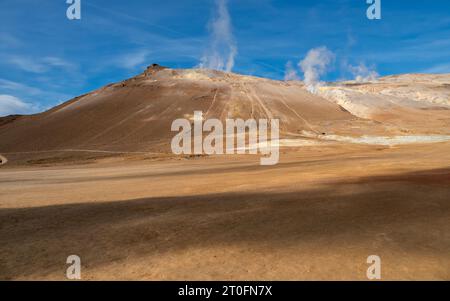 Fumerole und Schlammtöpfe Hverir-Námafjall Geothermalgebiet, Island Stockfoto