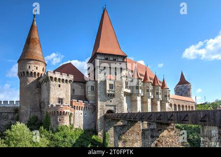 Das Schloss Corvin (auch bekannt als Schloss Hunyadi) in Hunedoara, Rumänien, stammt aus dem Jahr 1440 und ist eine der schönsten und größten Schlösser Europas. Die Stockfoto