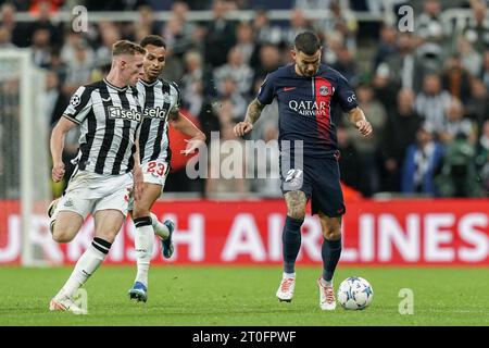 Newcastle, Großbritannien. Oktober 2023. Paris Saint-Germain Verteidiger Lucas Hernandez (21) während des Spiels Newcastle United FC gegen Paris Saint-Germain FC, UEFA Champions League Runde 1 im St.James' Park, Newcastle, Vereinigtes Königreich am 4. Oktober 2023 Credit: Every Second Media/Alamy Live News Stockfoto