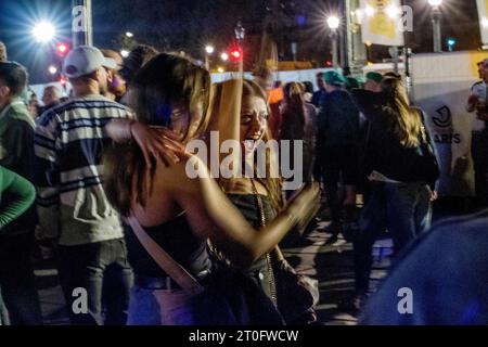 Paris, Frankreich. Oktober 2023. Gerard Cambon/Le Pictorium - Fanzone der Rugby-Weltmeisterschaft in paris Concorde Place - 07/10/2023 - France/Ile-de-France (Region)/Paris - Rugby-Fans in der Fanzone am Place de la Concorde für das Spiel der Frankreich-Italien-Weltmeisterschaft 2023 Credit: LE PICTORIUM/Alamy Live News Stockfoto
