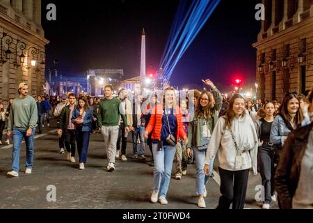 Paris, Frankreich. Oktober 2023. Gerard Cambon/Le Pictorium - Fanzone der Rugby-Weltmeisterschaft in paris Concorde Place - 07/10/2023 - France/Ile-de-France (Region)/Paris - Rugby-Fans in der Fanzone am Place de la Concorde für das Spiel der Frankreich-Italien-Weltmeisterschaft 2023 Credit: LE PICTORIUM/Alamy Live News Stockfoto