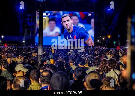 Paris, Frankreich. Oktober 2023. Gerard Cambon/Le Pictorium - Fanzone der Rugby-Weltmeisterschaft in paris Concorde Place - 07/10/2023 - France/Ile-de-France (Region)/Paris - Rugby-Fans in der Fanzone am Place de la Concorde für das Spiel der Frankreich-Italien-Weltmeisterschaft 2023 Credit: LE PICTORIUM/Alamy Live News Stockfoto