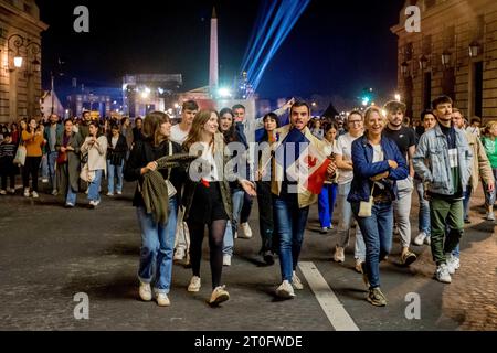 Paris, Frankreich. Oktober 2023. Gerard Cambon/Le Pictorium - Fanzone der Rugby-Weltmeisterschaft in paris Concorde Place - 07/10/2023 - France/Ile-de-France (Region)/Paris - Rugby-Fans in der Fanzone am Place de la Concorde für das Spiel der Frankreich-Italien-Weltmeisterschaft 2023 Credit: LE PICTORIUM/Alamy Live News Stockfoto
