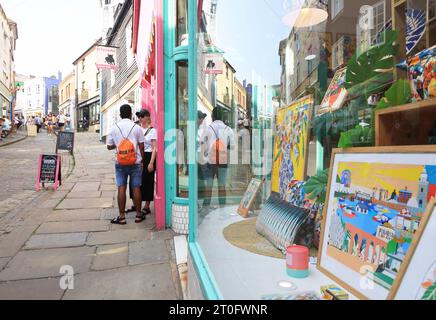 Das farbenfrohe Creative Quarter an der Old High Street in Folkestone, Kent, Großbritannien Stockfoto