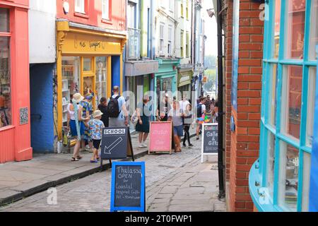 Das farbenfrohe Creative Quarter an der Old High Street in Folkestone, Kent, Großbritannien Stockfoto