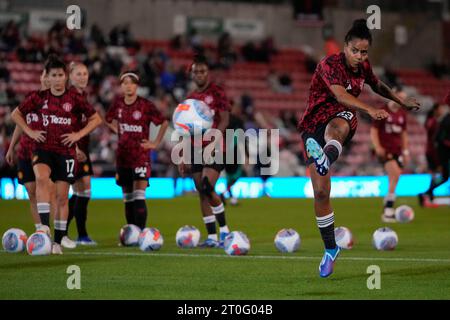 Leigh, Großbritannien. Oktober 2023. Geyse #23 von Manchester United wärmt sich vor dem FA Women's Super League Match Manchester United Women vs Arsenal Women im Leigh Sports Village, Leigh, Großbritannien, 6. Oktober 2023 (Foto: Steve Flynn/News Images) in Leigh, Großbritannien, am 6. Oktober 2023 auf. (Foto: Steve Flynn/News Images/SIPA USA) Credit: SIPA USA/Alamy Live News Stockfoto