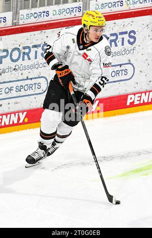 Eishockey DEL - Düsseldorfer EG vs Löwen Frankfurt am 06.10.2023 im PSD Bank Dome in Düsseldorf Frankfurts Maksim Matushkin ( Nr.52) Foto: Osnapix Stockfoto