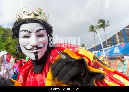 Salvador, Bahia, Brasilien - 11. Februar 2023: Maskierte Gruppe von Maragojipen werden während Fuzue, vor dem Karneval in Salvador, Bahia, gesehen. Stockfoto