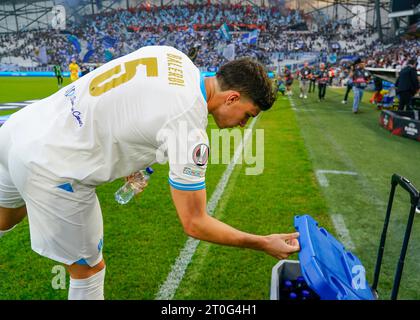 Marseille, Marseille. Oktober 2023. Leonardo Balerdi von Olympique Marseille vor dem Auftakt während des Spiels der UEFA Europa League zwischen Olympique Marseille und Brighton Hove Albion, Gruppe B, Datum 2, spielte am 5. Oktober 2023 im Stade Velodrome in Marseille, Frankreich. (Foto: Bagu Blanco/PRESSINPHOTO) Credit: PRESSINPHOTO SPORTS AGENCY/Alamy Live News Stockfoto