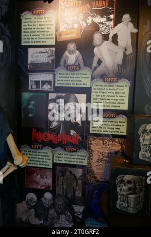 Buena Park, Kalifornien, USA 4. Oktober 2023 KnottÕs Scary Farm Halloween Haunt 50. Jahrestag auf der KnottÕs Berry Farm am 4. Oktober 2023 in Buena Park, Kalifornien, USA. Foto: Barry King/Alamy Stock Photo Stockfoto