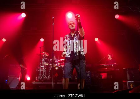 Neapel, Salerno, Italien. Oktober 2023. Pau aka Paolo Bruni tritt während des Negrita Konzerts „Negrita Tour 2023“ live in Casa della Musica am 06. Oktober 2023 in Neapel auf (Bild: © Francesco Luciano/ZUMA Press Wire) NUR ZUR REDAKTIONELLEN VERWENDUNG! Nicht für kommerzielle ZWECKE! Stockfoto