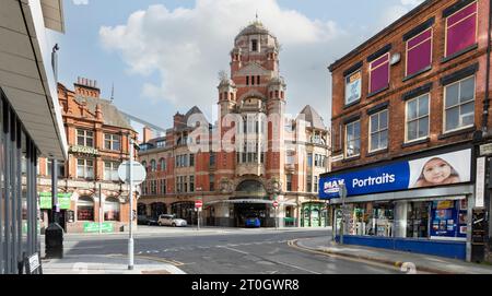 Liverpool, vereinigtes Königreich, 16. Mai 2023 Grand Central Hall, Leute spazieren entlang der Renshaw Street in Liverpool, Großbritannien. Liverpool City Stockfoto