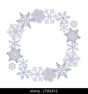 Handgezeichnete Wasserfarben Schneeflocken, blaue Wassereiskristalle gefroren im Winter. Abbildung isolierter Kreiskranzrahmen, weißer Hintergrund. Design für Stockfoto
