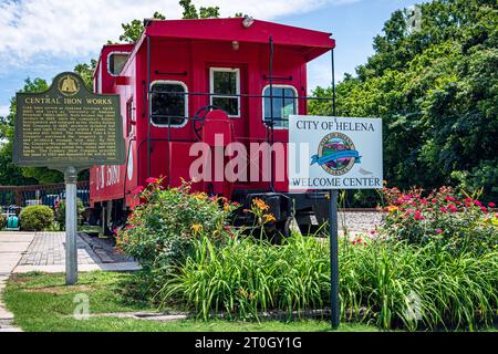 Helena, Alabama, USA-15. Juli 2023: Das Willkommenszentrum für die Stadt Helena befindet sich in einem Caboose der Louisville and Nashville Railroad fou Stockfoto