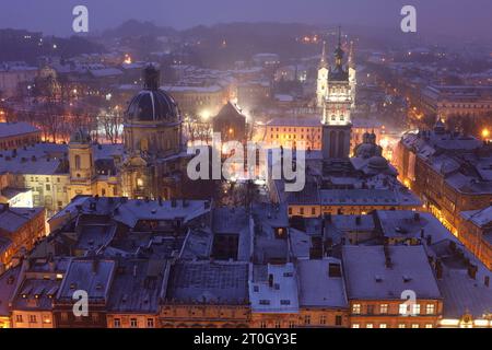 LEMBERG, UKRAINE - 07. Februar 2020: Winterstadt Lemberg Panorama und Architektur Stockfoto