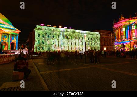 Lichterfest 2023 Blick am 6. Oktober 2023 auf das beleuchtete Hotel de Rome am Bebelplatz während des Lichterfestes in Berlin. Berlin Berlin Deutschland  JK10285 *** Festival of Lights 2023 Ansicht am 6. Oktober 2023 des beleuchteten Hotels de Rome am Bebelplatz während des Lichterfestes in Berlin Berlin Deutschland JK10285 Credit: Imago/Alamy Live News Stockfoto