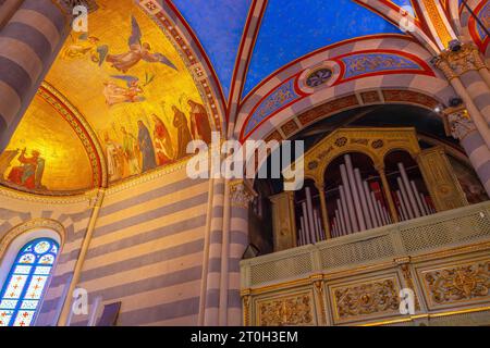 Das reiche Innere der Kathedrale von San Evasio von Casale Monferrato. Casale Monferrato, Provinz Alessandria, Piemont, Italien. Stockfoto