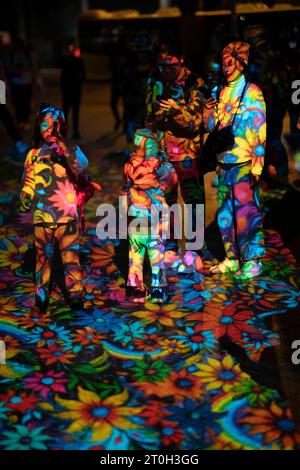 Berlin erstrahlt in bunten Farben - Festival of Lights 2023, das Festival of Lights Berlin ist ein jährliches Lichtfestival, das bereits zum 19. Mal stattfindet. In diesem Jahr steht das Festival unter dem Motto Colors of Life und feiert die Vielfalt des Lebens in Berlin. Berlin Berlin Deutschland *** Berlin leuchtet in hellen Farben Festival of Lights 2023, das Festival of Lights Berlin ist ein jährlich stattfindendes Lichtfestival, das bereits zum 19. Mal in diesem Jahr stattfindet. Das Festival steht unter dem Motto „Farben des Lebens“ und feiert die Vielfalt des Lebens in Berlin Berlin Deutschland Stockfoto