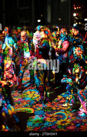 Berlin erstrahlt in bunten Farben - Festival of Lights 2023, das Festival of Lights Berlin ist ein jährliches Lichtfestival, das bereits zum 19. Mal stattfindet. In diesem Jahr steht das Festival unter dem Motto Colors of Life und feiert die Vielfalt des Lebens in Berlin. Berlin Berlin Deutschland *** Berlin leuchtet in hellen Farben Festival of Lights 2023, das Festival of Lights Berlin ist ein jährlich stattfindendes Lichtfestival, das bereits zum 19. Mal in diesem Jahr stattfindet. Das Festival steht unter dem Motto „Farben des Lebens“ und feiert die Vielfalt des Lebens in Berlin Berlin Deutschland Stockfoto