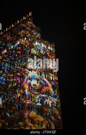 Berlin erstrahlt in bunten Farben - Festival of Lights 2023, das Festival of Lights Berlin ist ein jährliches Lichtfestival, das bereits zum 19. Mal stattfindet. In diesem Jahr steht das Festival unter dem Motto Colors of Life und feiert die Vielfalt des Lebens in Berlin. Berlin Berlin Deutschland *** Berlin leuchtet in hellen Farben Festival of Lights 2023, das Festival of Lights Berlin ist ein jährlich stattfindendes Lichtfestival, das bereits zum 19. Mal in diesem Jahr stattfindet. Das Festival steht unter dem Motto „Farben des Lebens“ und feiert die Vielfalt des Lebens in Berlin Berlin Deutschland Stockfoto