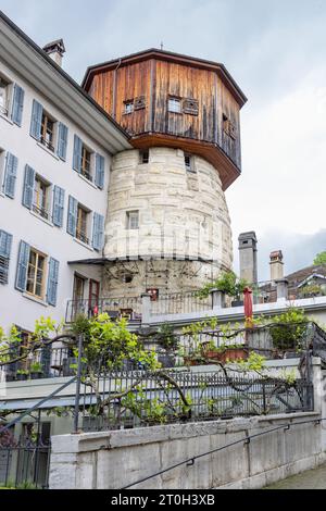 Burgdorf, Schweiz - 16. Mai 2023: Großer Turm im Zentrum des Dorfes Burgdorf, Kanton Bern in der Schweiz bei bewölktem Tag Stockfoto