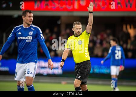 Silkeborg, Dänemark. Oktober 2023. Schiedsrichter Jens Maae wurde während des 3F Superliga-Spiels zwischen Silkeborg IF und Lyngby BK im Jysk Park in Silkeborg gesehen. (Foto: Gonzales Photo/Alamy Live News Stockfoto