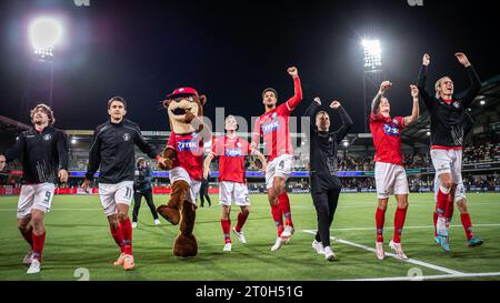 Silkeborg, Dänemark. Oktober 2023. Die Spieler von Silkeborg IF feiern den Sieg nach dem 3F Superliga-Spiel zwischen Silkeborg IF und Lyngby BK im Jysk Park in Silkeborg. (Foto: Gonzales Photo/Alamy Live News Stockfoto