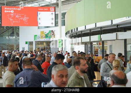 Eroeffnung Lebensmittel- und Ernaehrungsmesse ANUGA 2023 großer Ansturm von Besuchern auf der Lebensmittelmesse ANUGA 2023 in der Koelnmesse , Köln, 07.10.2023 Köln Nordrhein-Westfalen Deutschland *** Opening Food and Nutrition Fair ANUGA 2023 großer Besucheransturm auf der Lebensmittelmesse ANUGA 2023 in der Koelnmesse 07 10 2023 Köln Nordrhein Westfalen Deutschland Stockfoto