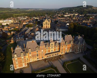 Luftaufnahme, EU-Schloss und Collegiale Notre Dame Kirche, EU in der Nähe von Le Treport, seine-Maritime, Normandie, Frankreich Stockfoto