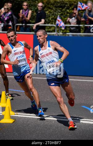 Andrew Davies und Josh Griffiths aus Großbritannien lieferten beim Marathon-Rennen der IAAF-Weltmeisterschaften 2017 in London Stockfoto