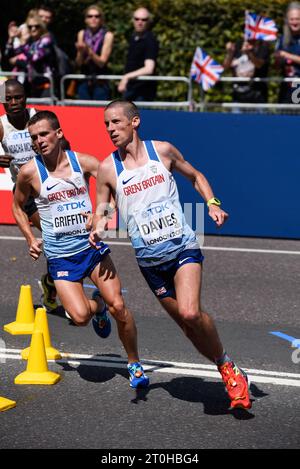 Andrew Davies und Josh Griffiths aus Großbritannien lieferten beim Marathon-Rennen der IAAF-Weltmeisterschaften 2017 in London Stockfoto