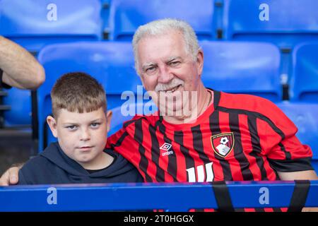 Bournemouth Fans während des Premier League-Spiels zwischen Everton und Bournemouth im Goodison Park, Liverpool am Samstag, den 7. Oktober 2023. (Foto: Mike Morese | MI News) Credit: MI News & Sport /Alamy Live News Stockfoto