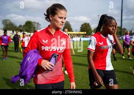 Rotterdam, Niederlande. Oktober 2023. Rotterdam - Isa Kagenaar aus Feyenoord V1, Celainy Obispo aus Feyenoord V1 während des Spiels zwischen Feyenoord V1 und Ajax V1 bei Nieuw Varkenoord am 7. Oktober 2023 in Rotterdam, Niederlande. Credit: Box to Box Pictures/Alamy Live News Stockfoto