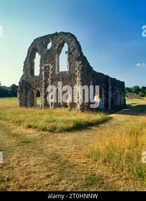 Sehen Sie N der Weinkellerfamilie mit dem Refektorium der Laienbrüder in Waverley Abbey, Farnham, Surrey, Großbritannien: Das erste Zisterzienserhaus in England. Stockfoto