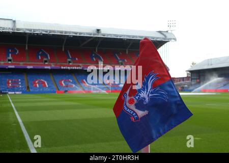 Selhurst Park, Selhurst, London, Großbritannien. Oktober 2023. Premier League Football, Crystal Palace gegen Nottingham Forest; Corner Flag Credit: Action Plus Sports/Alamy Live News Stockfoto