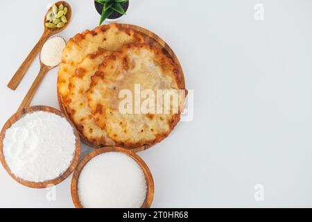 Frisches sooji süßes Appam-Rezept, zubereitet mit rava und maida. Rava süßes Appam-Rezept für Schlangen am Abend oder Snack zur Teamzeit. Köstliches südindisches Süßes Stockfoto