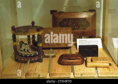 AUFZEICHNUNGSDATUM NICHT ANGEGEBEN Merkmal/Symbol: Gedenkstätte Stalag 326 04/02 thg Gedenkstätte Stalag 326 VI K Senne in Schloß holte - Stukenbrock im April 2002 Deutschland deutsch deutsche Ausstellung Stammlager Russenlager Gefangenenlager Kriegsgefangenenlager Ausstellungsgegenstände Objekte Tauschgegenstände deutsche Gedenkstätte Ausstellung quer *** Feature Symbol Gedenkstätte Stalag 326 04 02 thg Gedenkstätte Stalag 326 VI K Senne in Schloß Holte Stukenbrock im April 2002 deutschland deutsche Ausstellung Stammlager russisches Lager Gefangenenlager Kriegsgefangenenlager Ausstellung Objekte Austausch Objekt Stockfoto