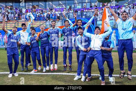 Hangzhou, chinesische Provinz Zhejiang. Oktober 2023. Team India feiert nach dem Spiel der Männer mit der Goldmedaille zwischen Indien und Afghanistan bei den 19. Asienspielen in Hangzhou, ostchinesischer Provinz Zhejiang, 7. Oktober 2023. Quelle: Sun Fei/Xinhua/Alamy Live News Stockfoto